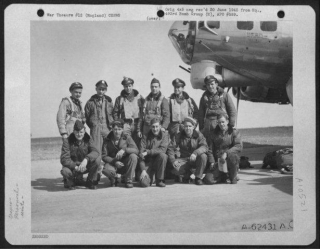 Lt F E Gorman And Crew 19-4-45.jpg